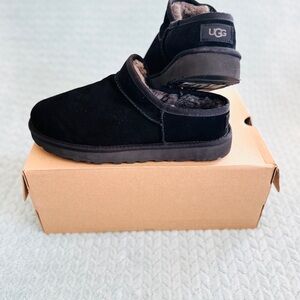 UGG Women's Black Slippers